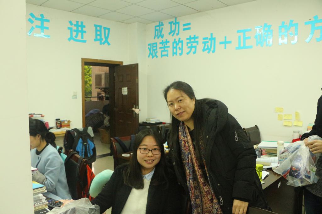 星天地
领导慰问2018届考研学生