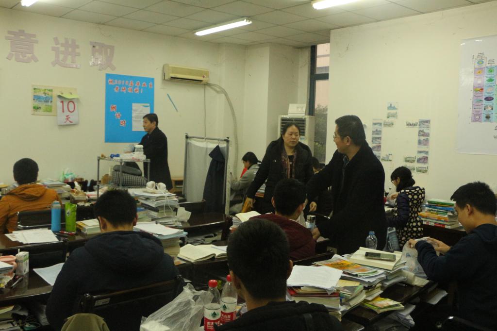 星天地
领导慰问2018届考研学生