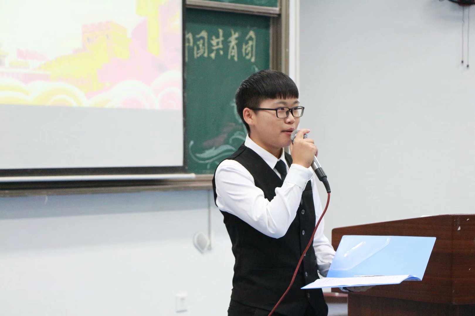 星天地
青年马克思主义者培养工程”初级班第九期结业仪式以及第十期开班仪式