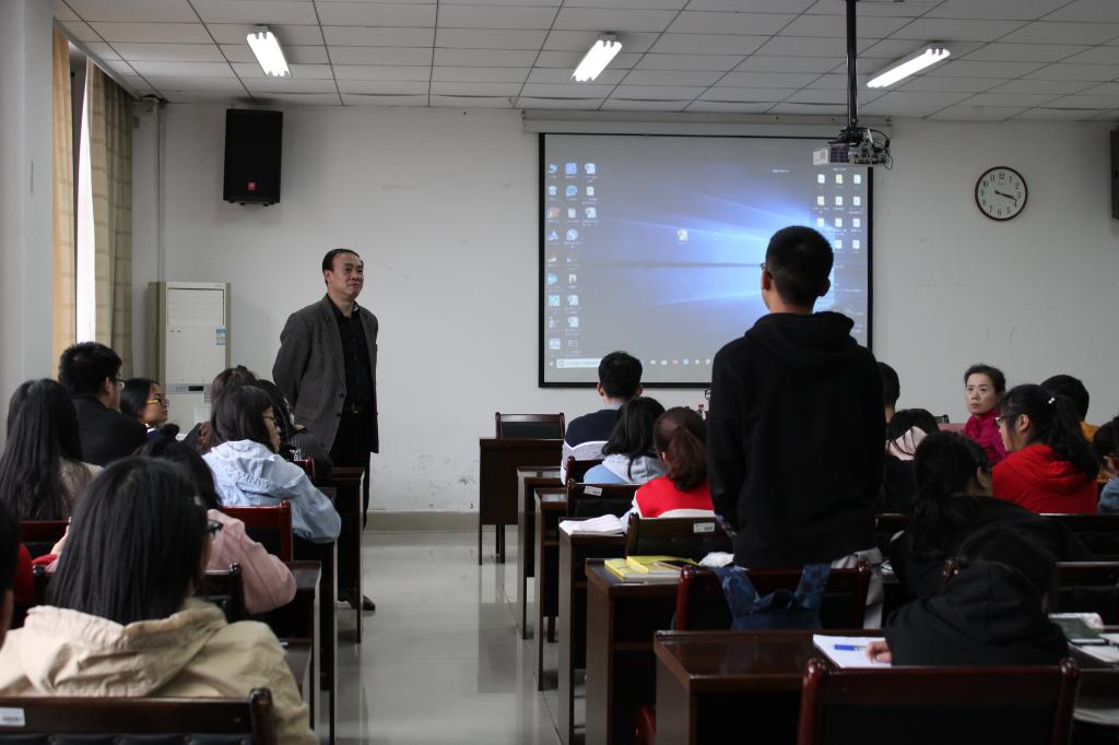 东北师范大学郑长龙教授莅临星天地
开展专题讲座