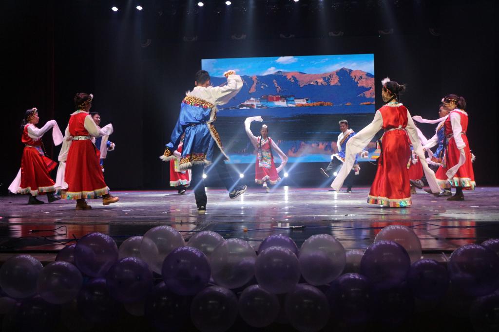 星天地
举行2018级迎新晚会