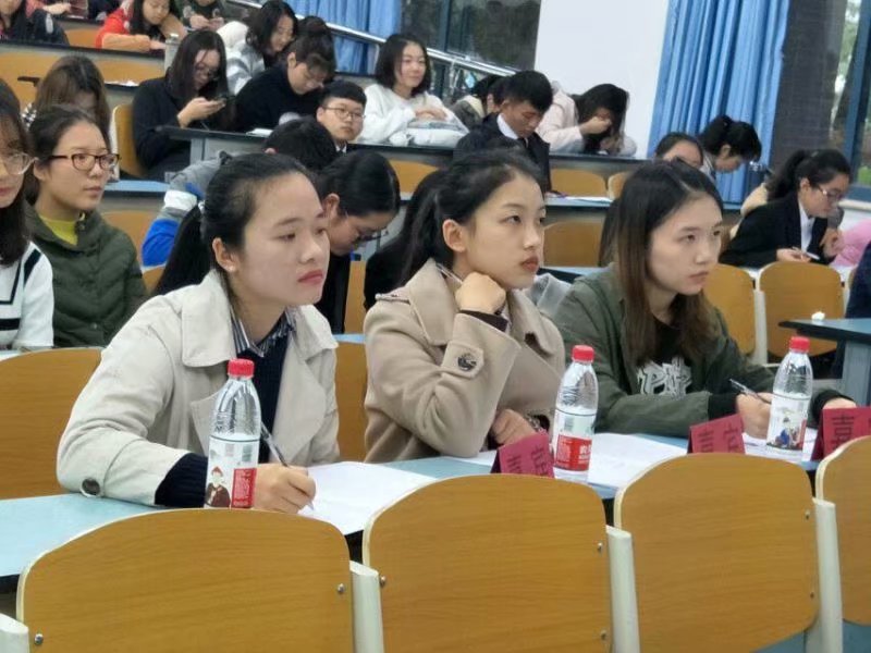 星天地
举办“青春与学业”演讲比赛复赛