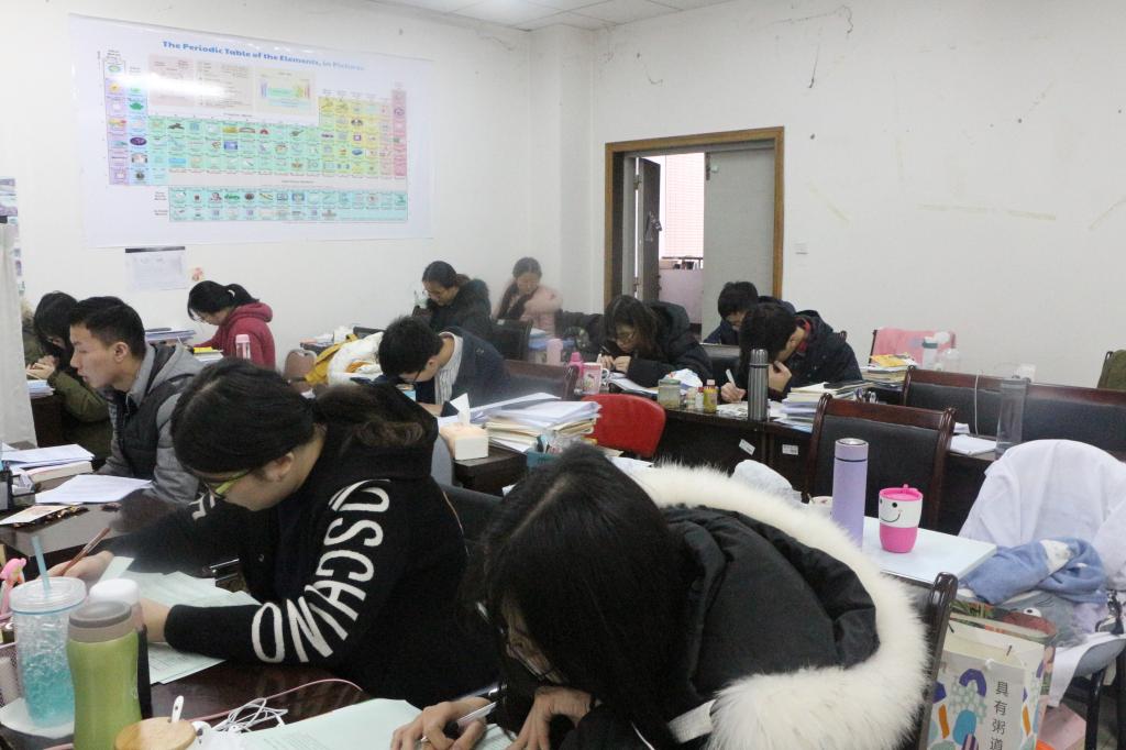 星天地
领导亲切慰问2019届考研学生