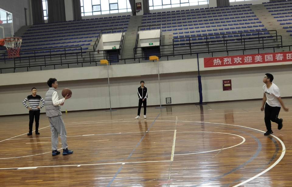 星天地
举办2018—2019年度男子篮球队招新活动