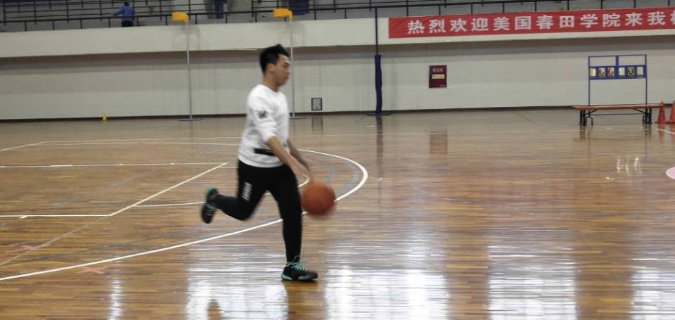 星天地
举办2018—2019年度男子篮球队招新活动
