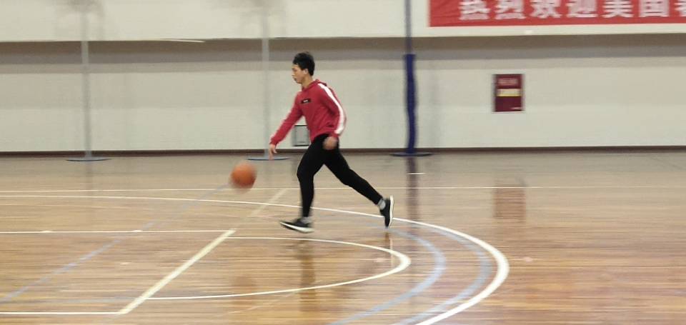 星天地
举办2018—2019年度男子篮球队招新活动