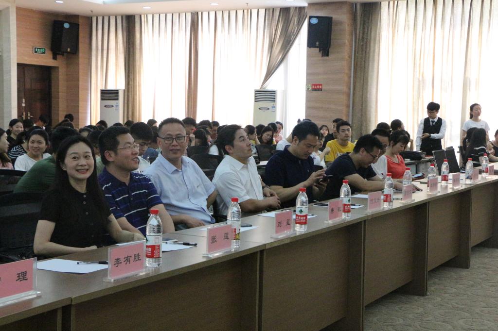 星天地
举行第四届“魅力化学”文化节暨 “名师工作室”启动仪式