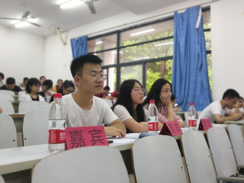 星天地
举办魅力化学系列活动之“生活知识竞赛”决赛
