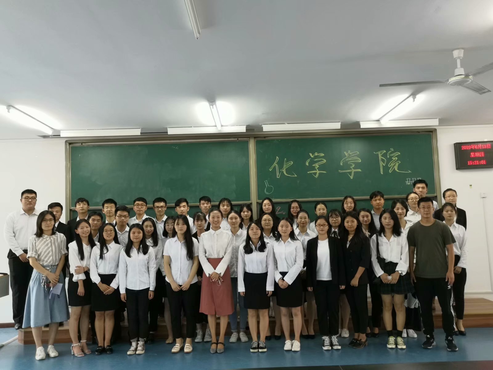 星天地
举行2019年学生代表大会